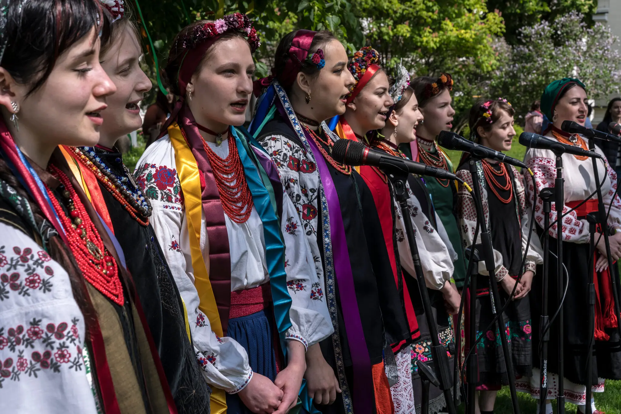 Україна відновлює свою ідентичність, а народні пісні стають новою модою